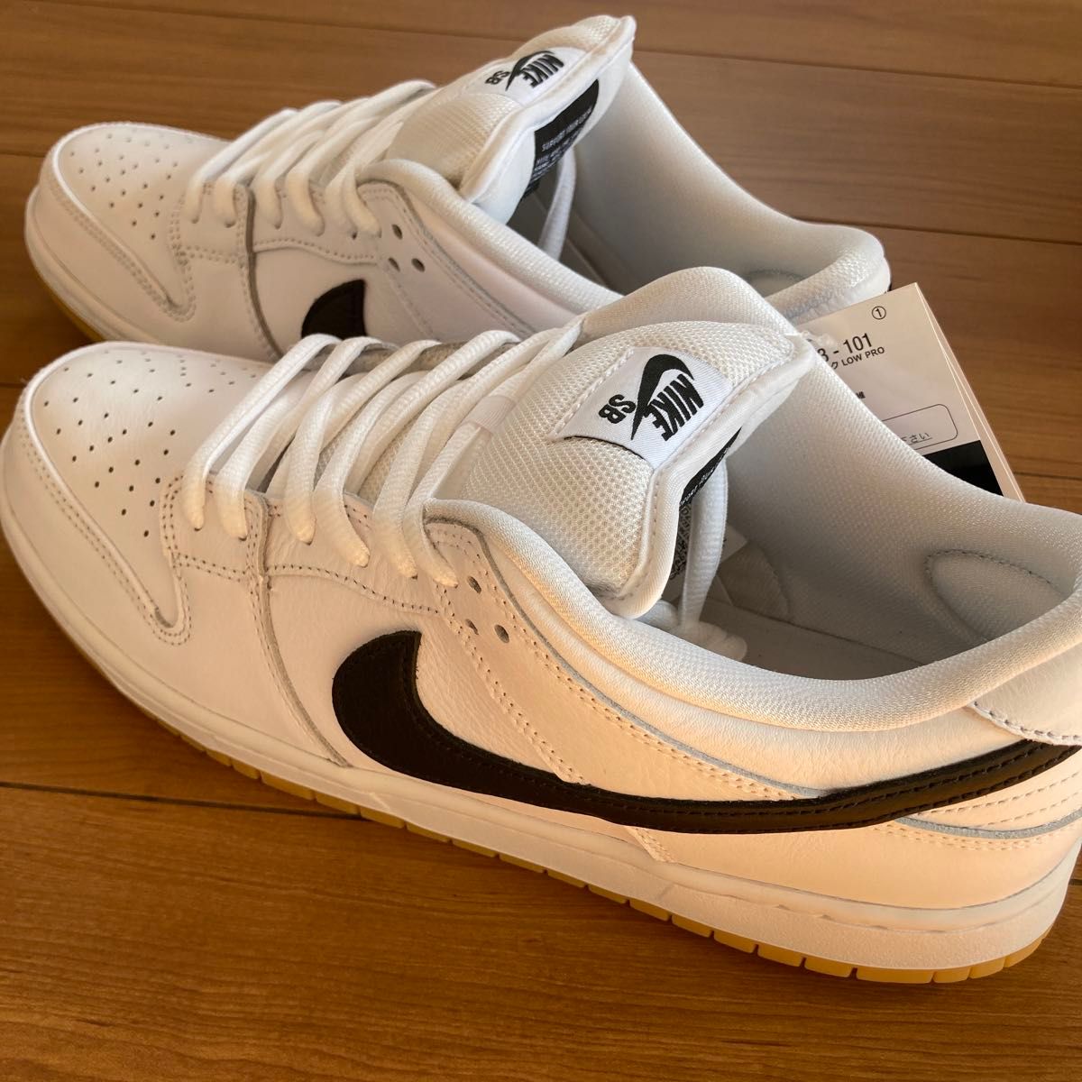 NIKE Dunk SB Low Pro ブラック ホワイト ガムソール 新品 NIKE Dunk SB Low Pro ブラック ホワイト ガムソール 新品