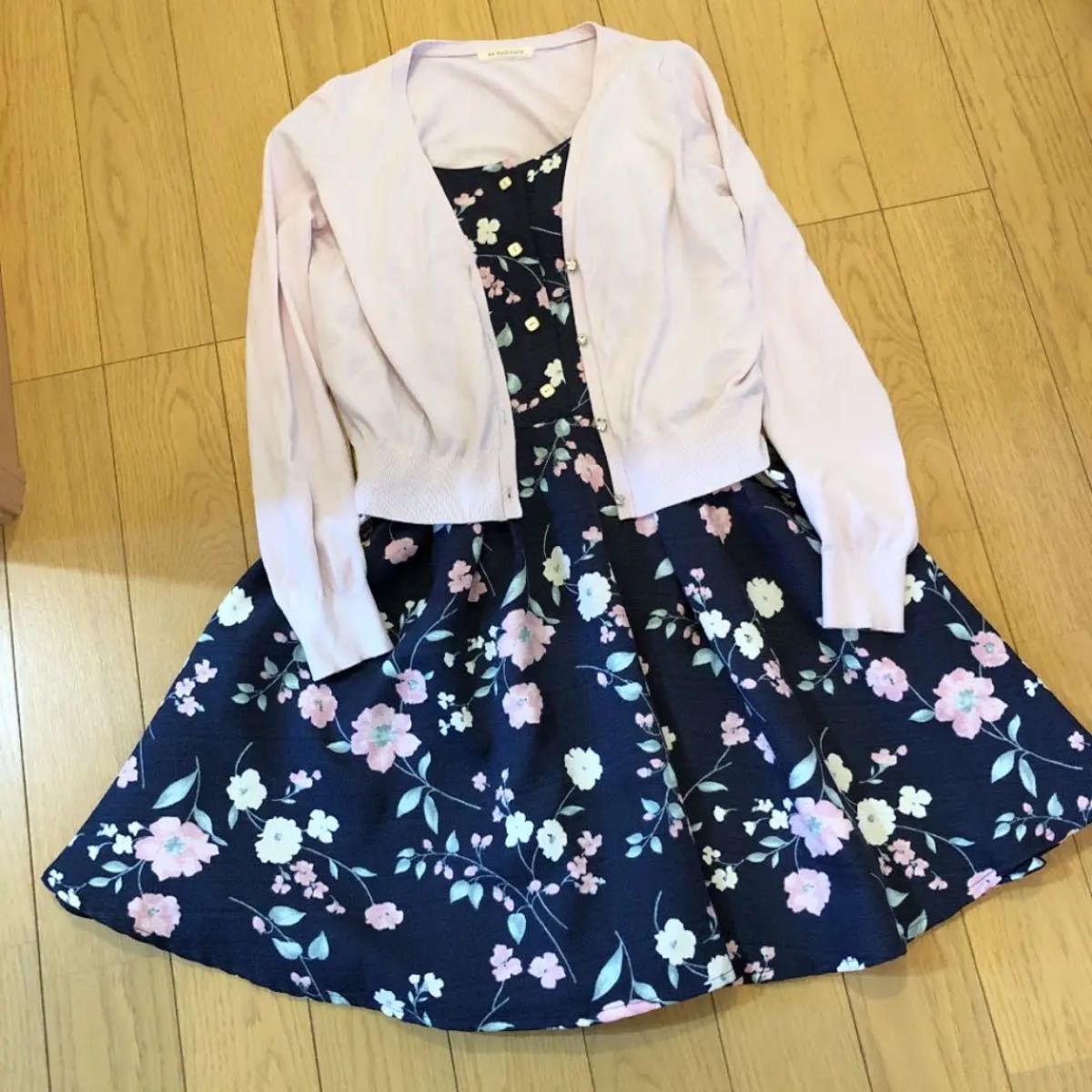 Paypayフリマ ダズリン Dazzlin ネイビー花柄ワンピース Paypayフリマ ダズリン Dazzlin ネイビー花柄ワンピース