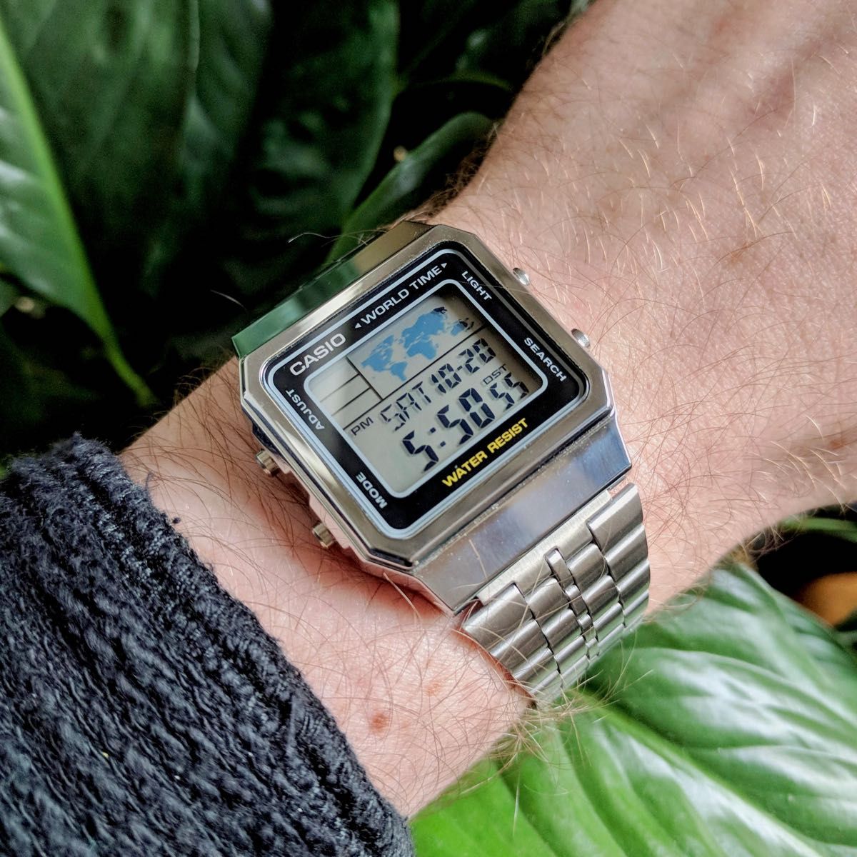 カシオ デジタル腕時計 (新品)海外モデル レトロデザイン カシオ デジタル腕時計 (新品)海外モデル レトロデザイン