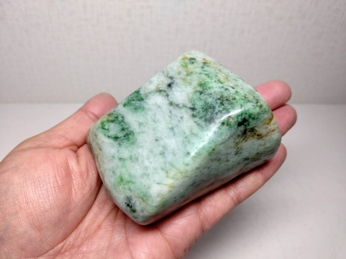 緑薄青 510g 翡翠 原石 ヒスイ 鉱物 鑑賞石 糸魚川 水石 自然石 天然石 