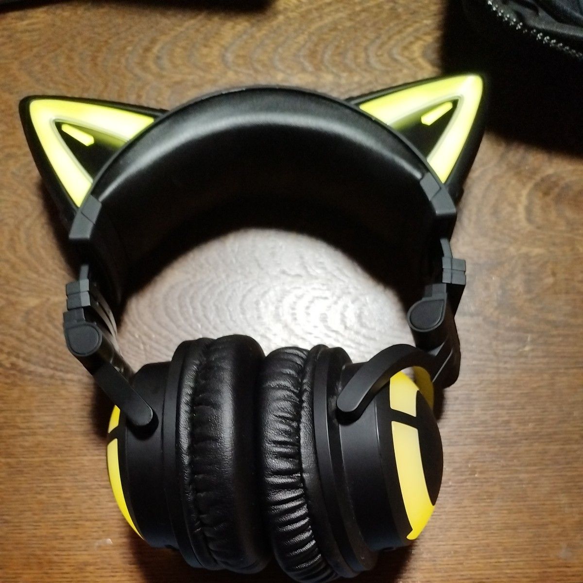 Yowu Selkirk Cat Ear RGB Bluetooth Headphones - Black Yowu Selkirk Cat Ear RGB Bluetooth Headphones - Black