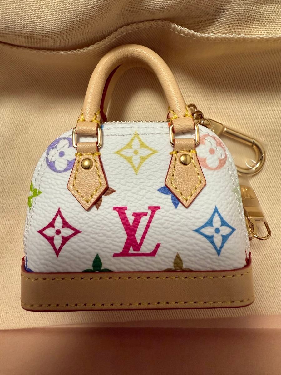 新品未使用 LOUIS VUITTON LV × TM バッグチャーム・マイクロ 新品未使用 LOUIS VUITTON LV × TM バッグチャーム・マイクロ