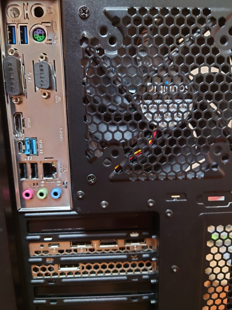 ゲーミングPC RTX2080 intel Core i9 9900K 16GB SSD搭載 ゲーミングPC RTX2080 intel Core i9 9900K 16GB SSD搭載