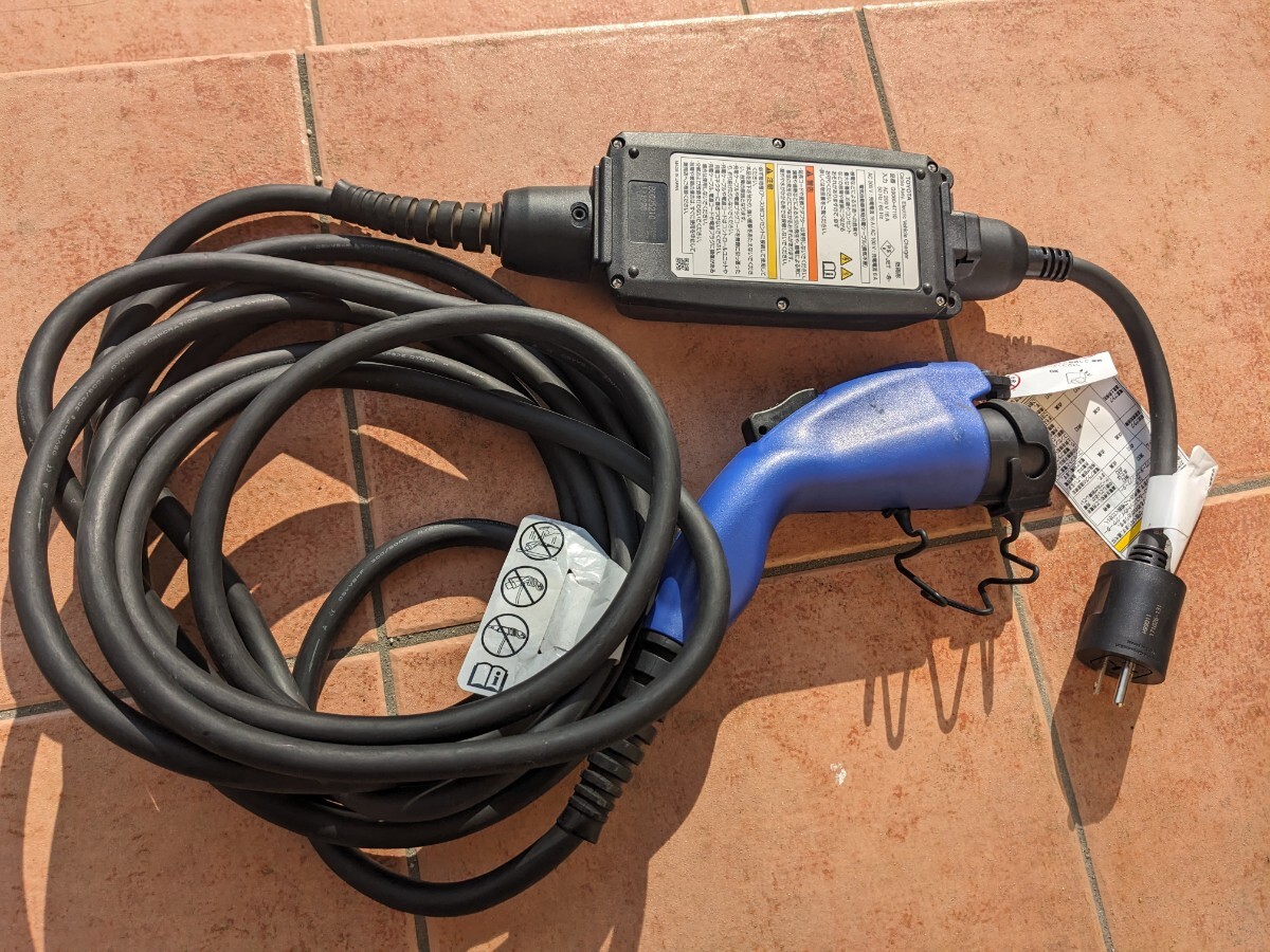 【手渡し〇】値下げしました！トヨタ純正 急速充電ケーブル 品番G9060-47110 プリウスPHV RAV4 レクサス 急速200V充電対応 
