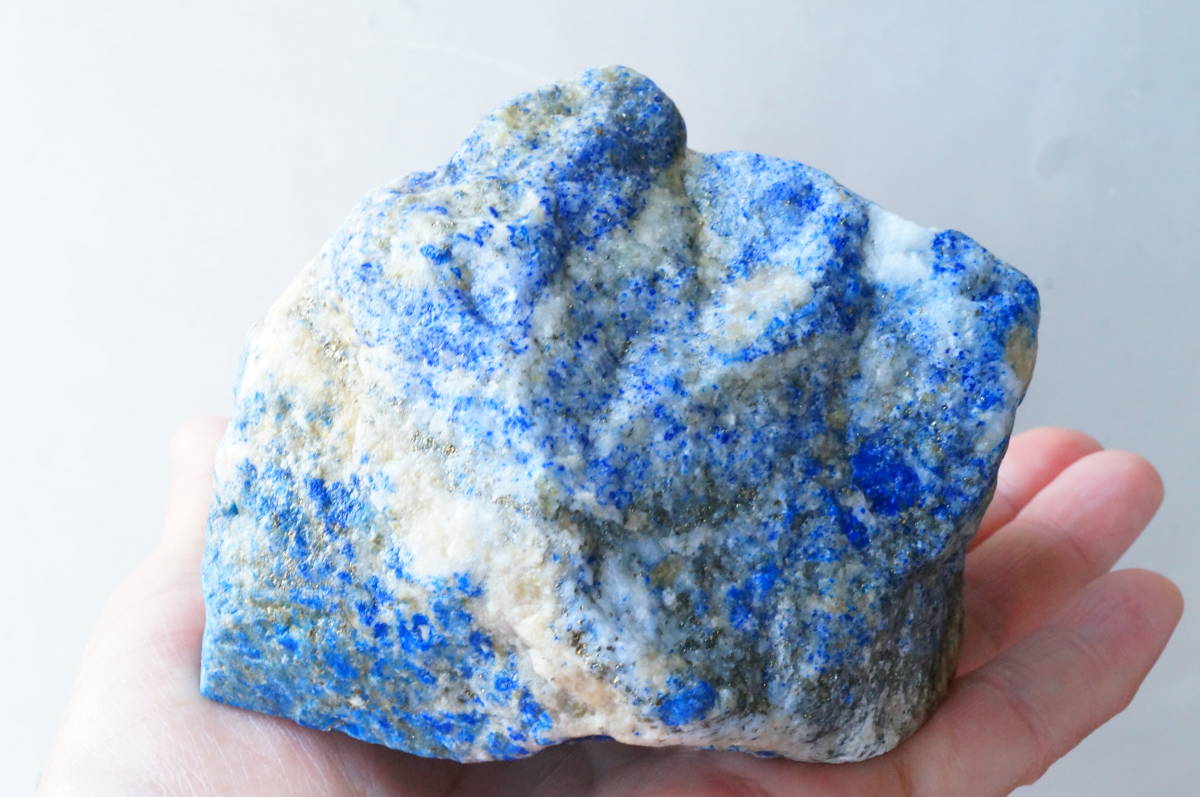 フェルメール ブルー30年前の在庫なので上質!藍色が綺麗な上質アフガニスタン産ラピスラズリ/ラピス/ウルトラマリンブルー原石特大/700g_画像1
