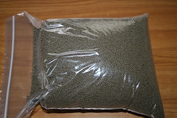 安い 2kg 2mm エサ オランダ 獅子頭 養殖用 餌 送料600円 翌日着