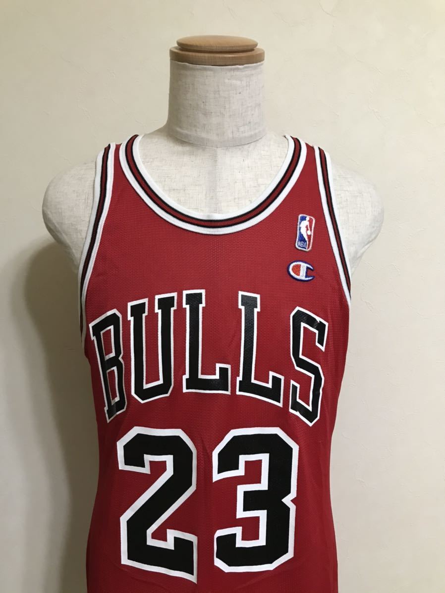 【美品】 Champion NBA Chicago Bulls #23 JORDAN シカゴブルズ マイケルジョーダン ユニフォーム バスケット  トップス サイズ40 (M) 赤