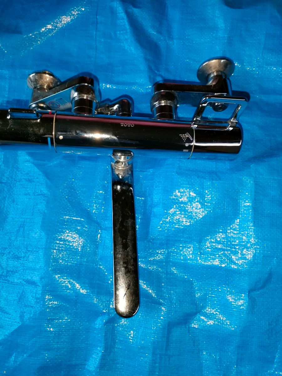 中古品TOTO 浴室用水栓 壁付きサーモスタット混合栓 エアイン 中古品TOTO 浴室用水栓 壁付きサーモスタット混合栓 エアイン