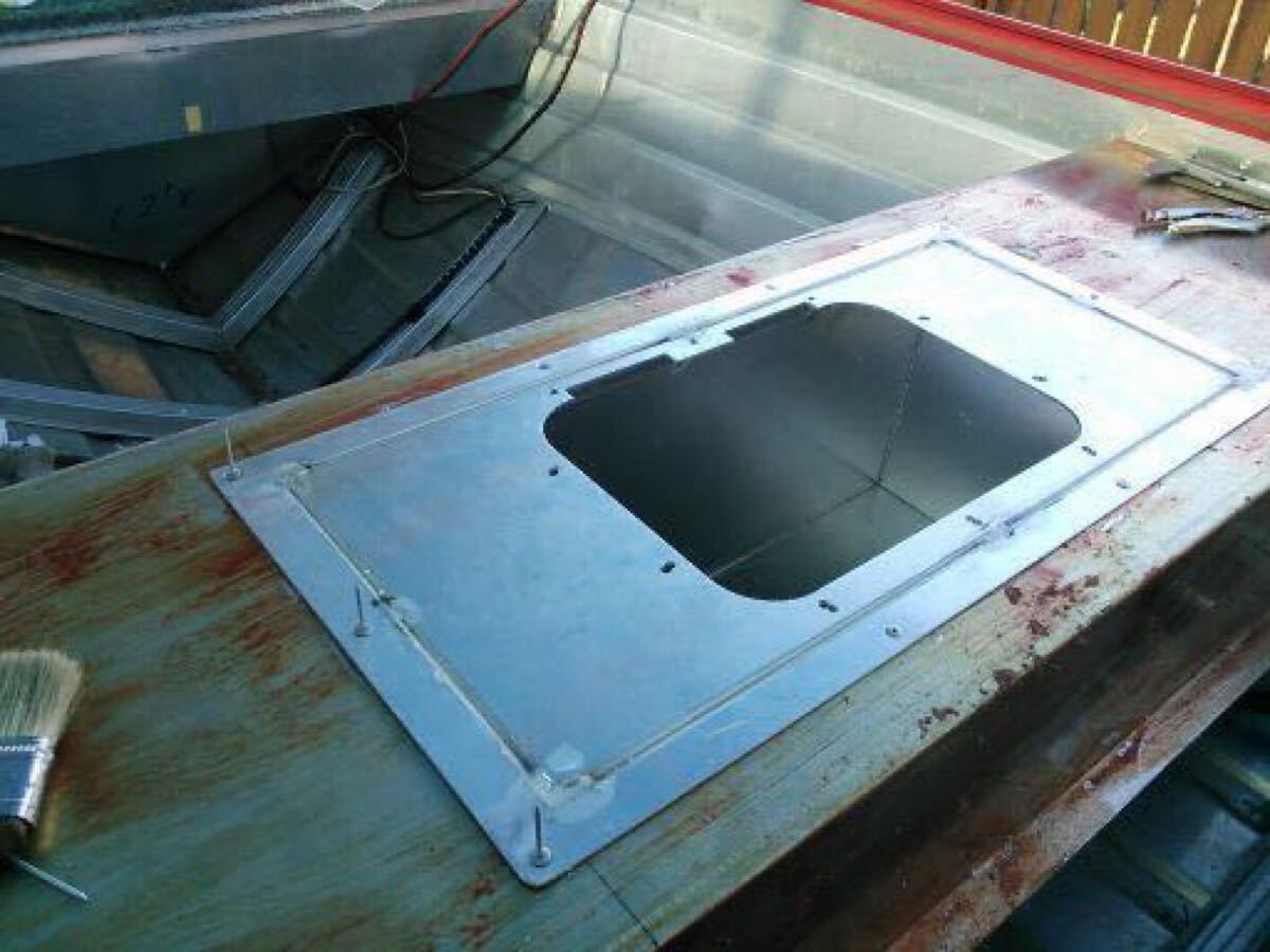 最新情報 アルミボートなどの浮力体埋め込み用 外循環ライブウェルタンク 内装品