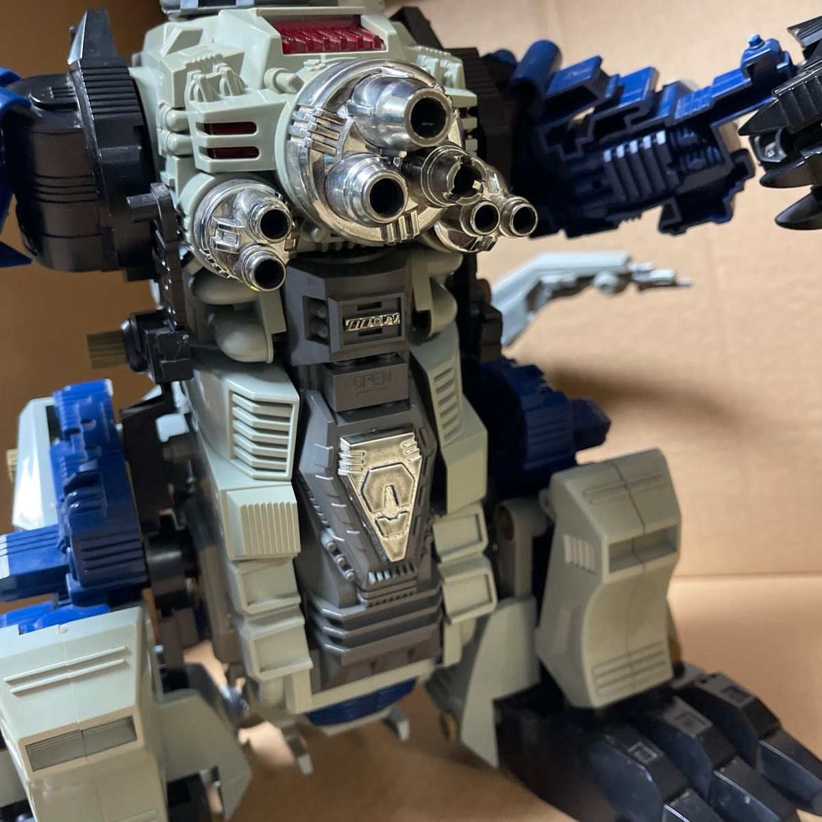 メカ生体ゾイド【キングゴジュラス(ティラノサウルス型)】組立 メカ生体ゾイド【キングゴジュラス(ティラノサウルス型)】組立