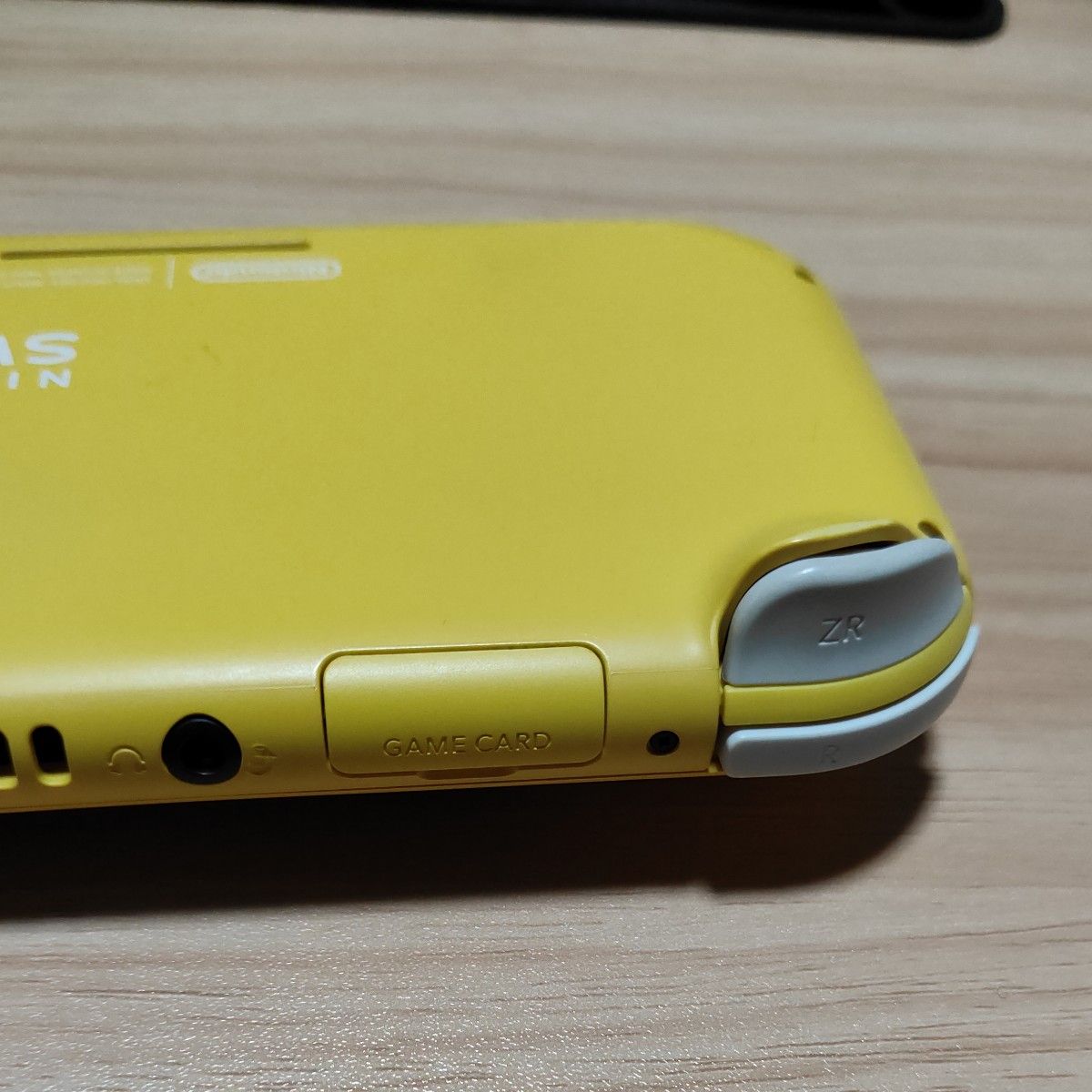 Nintendo Switch Lite ニンテンドースイッチライト イエロー 2019年製 充電器 ケース 保護カバー付き Nintendo Switch Lite ニンテンドースイッチライト イエロー 2019年製 充電器 ケース 保護カバー付き
