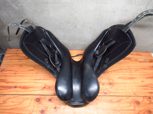 ERRE PLUS Vittoria モデル 馬場鞍 乗馬用品 馬具 管理7KH0108D ERRE PLUS Vittoria モデル 馬場鞍 乗馬用品 馬具 管理7KH0108D