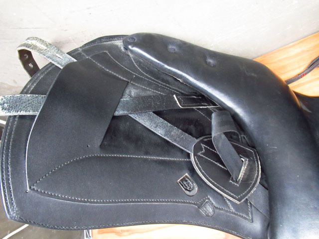 ERRE PLUS Vittoria モデル 馬場鞍 乗馬用品 馬具 管理7KH0108D ERRE PLUS Vittoria モデル 馬場鞍 乗馬用品 馬具 管理7KH0108D