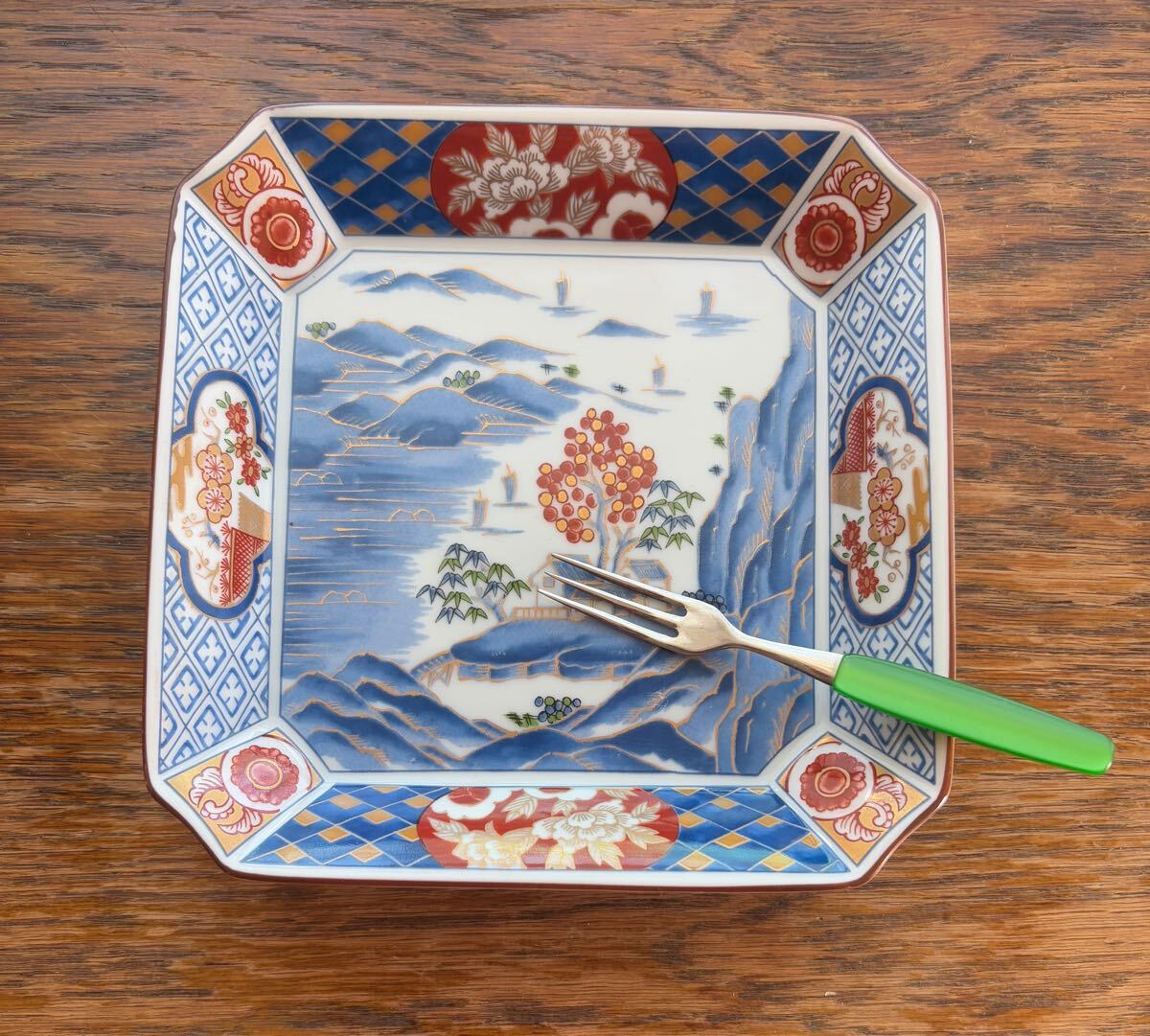 庫山窯 金彩古伊万里写 色絵山水四方角皿 1客 美濃焼 前畑陶器 庫山窯 金彩古伊万里写 色絵山水四方角皿 1客 美濃焼 前畑陶器