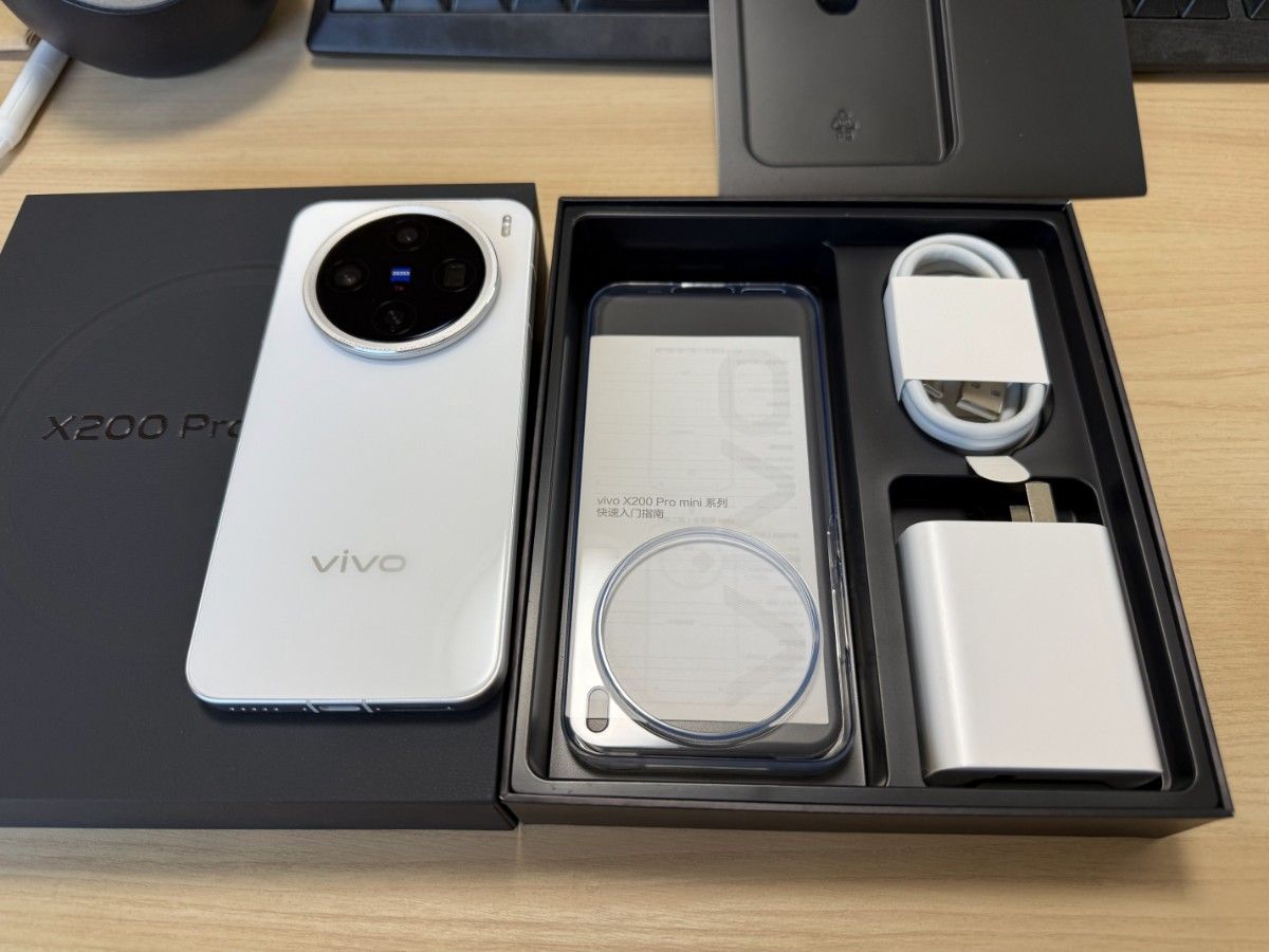 vivo X200 Pro mini (12GB/256GB) ホワイト V2419A 新品ケース vivo X200 Pro mini (12GB/256GB) ホワイト V2419A 新品ケース