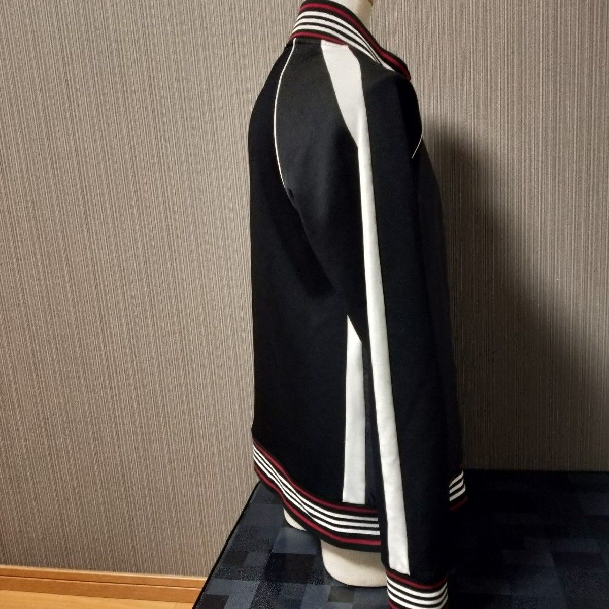 美品】バーバリー トラックジャケット ジャージトップス ジップ 美品】バーバリー トラックジャケット ジャージトップス ジップ