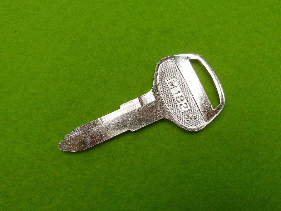  blank key M182 W&S unused storage goods . key making for 