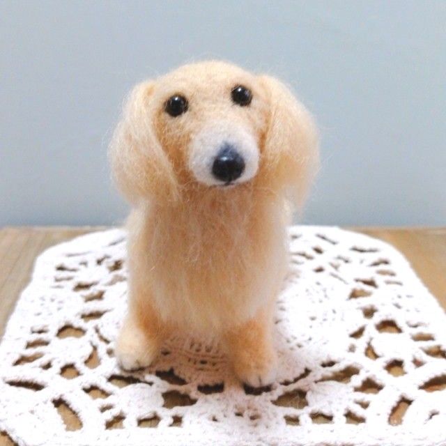 羊毛フェルト ミニチュアダックスフンド クリーム 犬 羊毛フェルト ミニチュアダックスフンド クリーム 犬