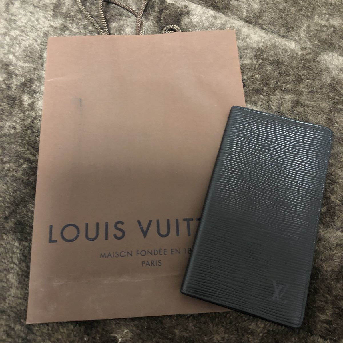 【最安値】 ルイヴィトンLouis Vuitton長札入れ 二つ折りエピノワール（ブラック）長財布 エピライン