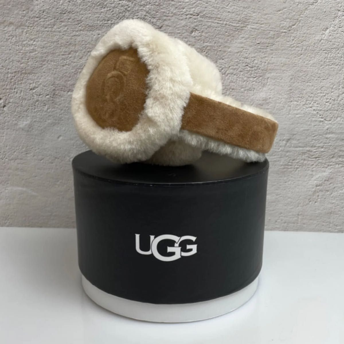 UGG アグ♡シープスキン イヤーマフ ふわふわ防寒耳あて 完売品 品薄 UGG アグ シープスキン イヤーマフ ふわふわ防寒耳あて 完売品