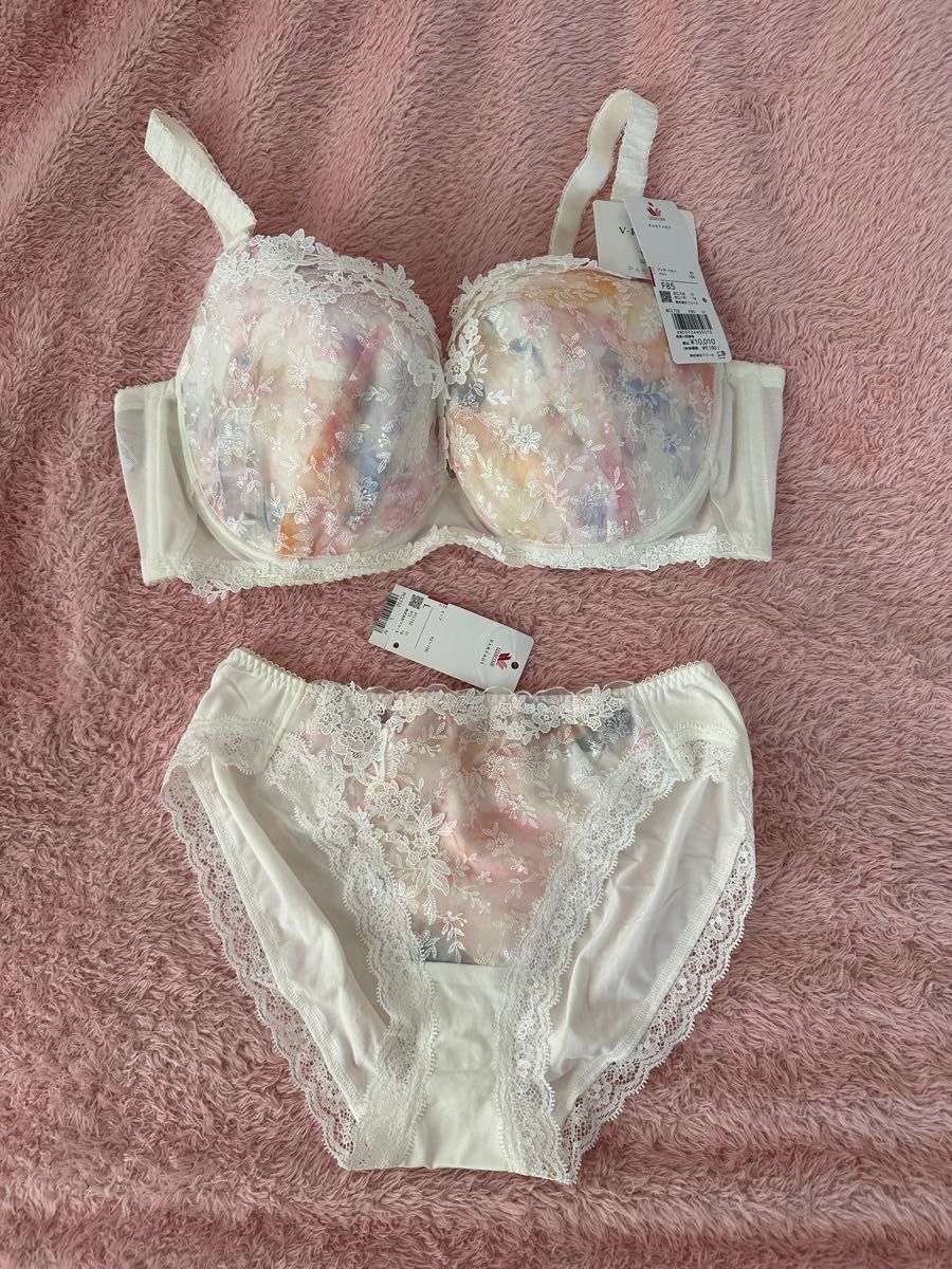 パルファージュF85/L ホワイトブラジャーF85ショーツLのセット