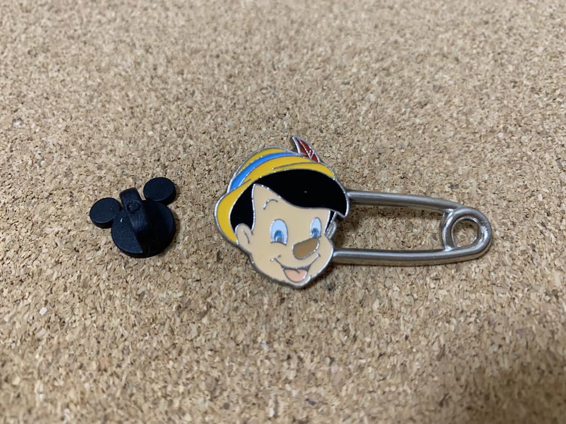  Disney pin badge Pinocchio abroad pin pin trailing safety pin 