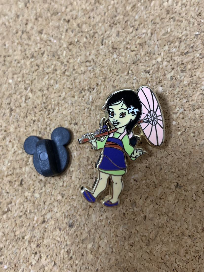 Значок Disney Pin Muddy Lady Shanghai