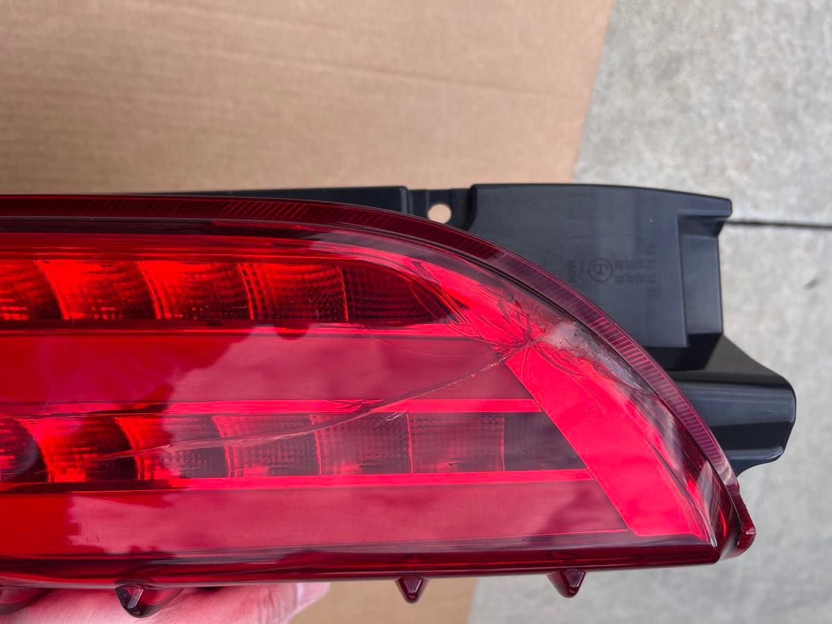 Tom's/トムス ハイエース 200系 右側 テールランプ 割れ有 Tom's/トムス ハイエース 200系 右側 テールランプ 割れ有