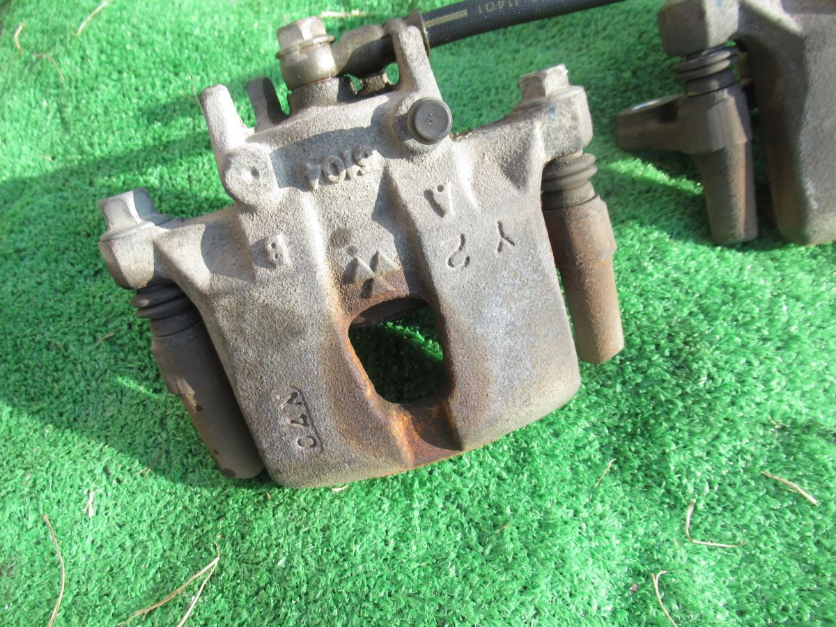 65 Clipper U71T U72T суппорты передних тормозов правый // U71V U72V