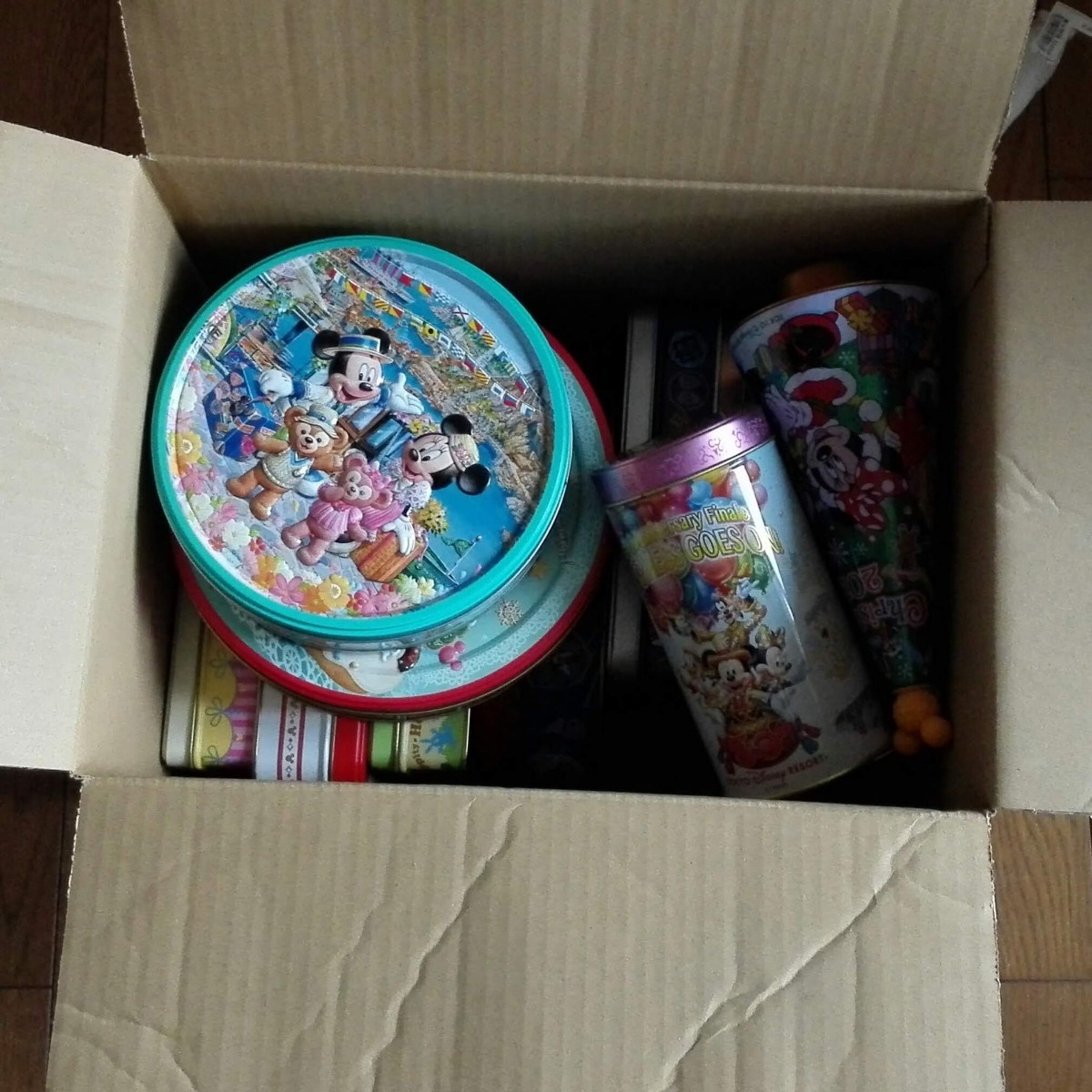 Paypayフリマ ディズニーお菓子缶 13個セット Paypayフリマ ディズニーお菓子缶 13個セット