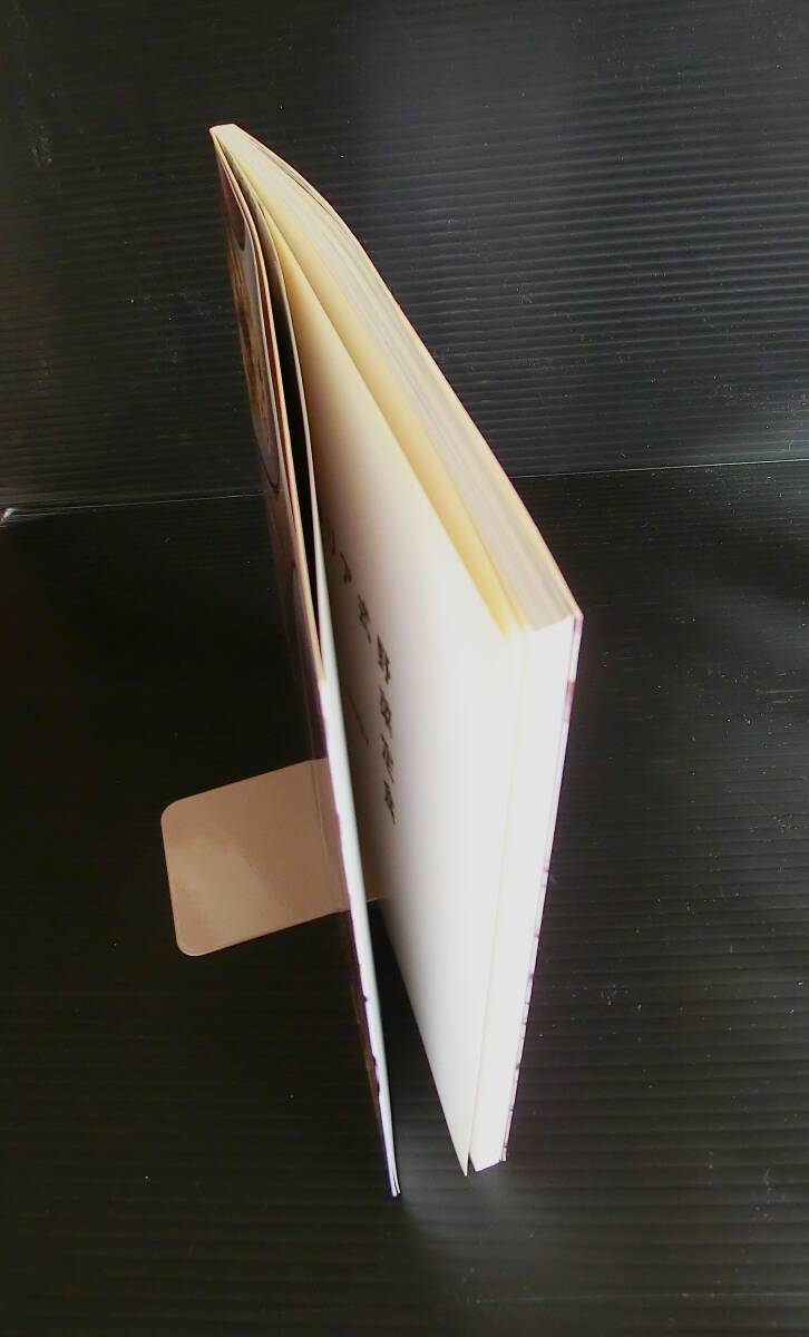 撮影用ブックエンドは含みません。