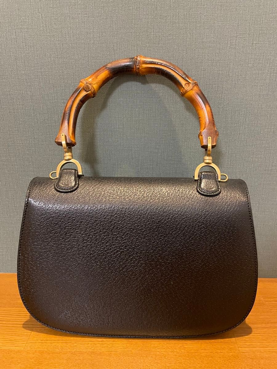 GUCCI グッチ バンブー ターンロック カーフ レザー GUCCI グッチ バンブー ターンロック カーフ レザー