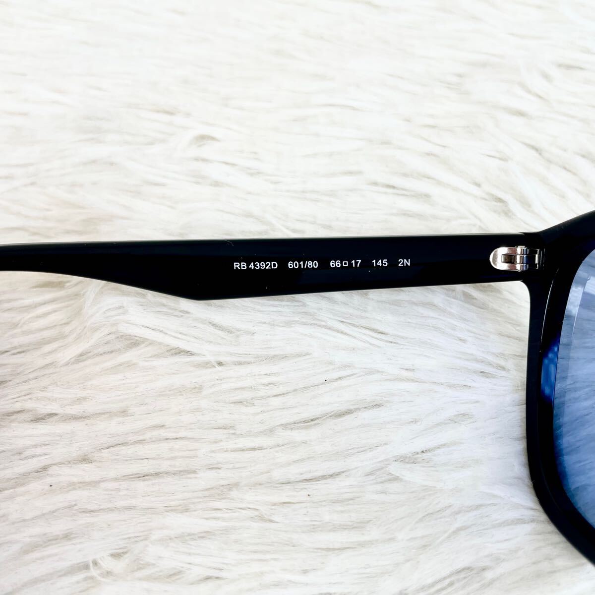 美品・希少モデル】Ray-Ban レイバン サングラス RB4392D ブルー 美品・希少モデル】Ray-Ban レイバン サングラス RB4392D ブルー