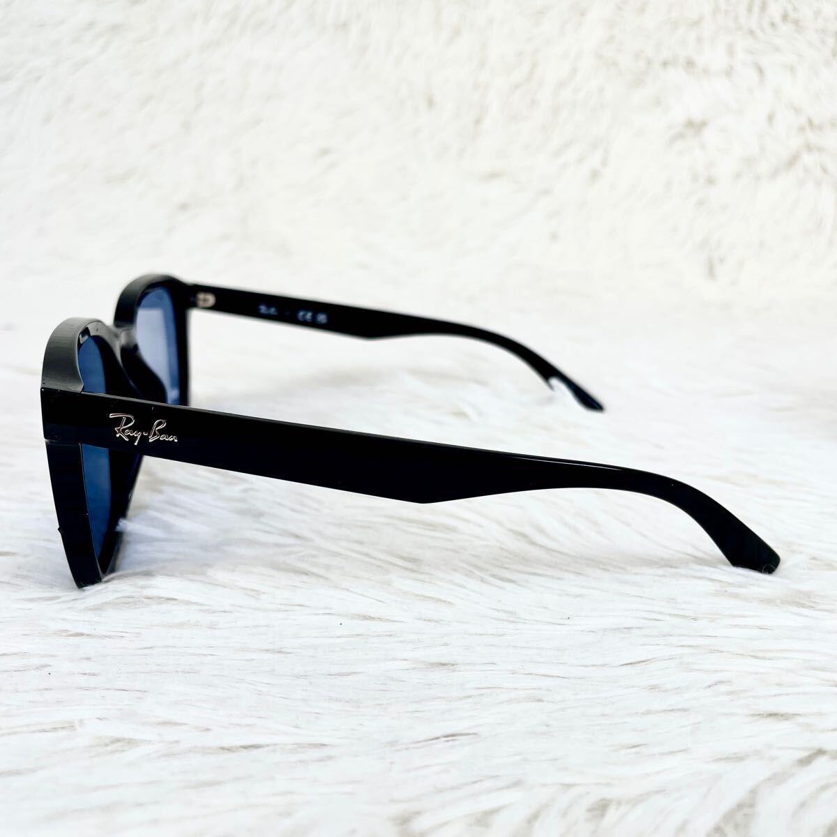 美品・希少モデル】Ray-Ban レイバン サングラス RB4392D ブルー 美品・希少モデル】Ray-Ban レイバン サングラス RB4392D ブルー