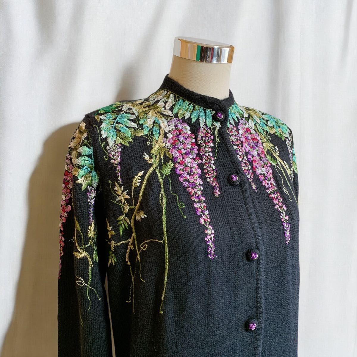 未使用品 タグ付き ROYAL ALPACA 高級ハンドニット 花柄刺繍 未使用品 タグ付き ROYAL ALPACA 高級ハンドニット 花柄刺繍