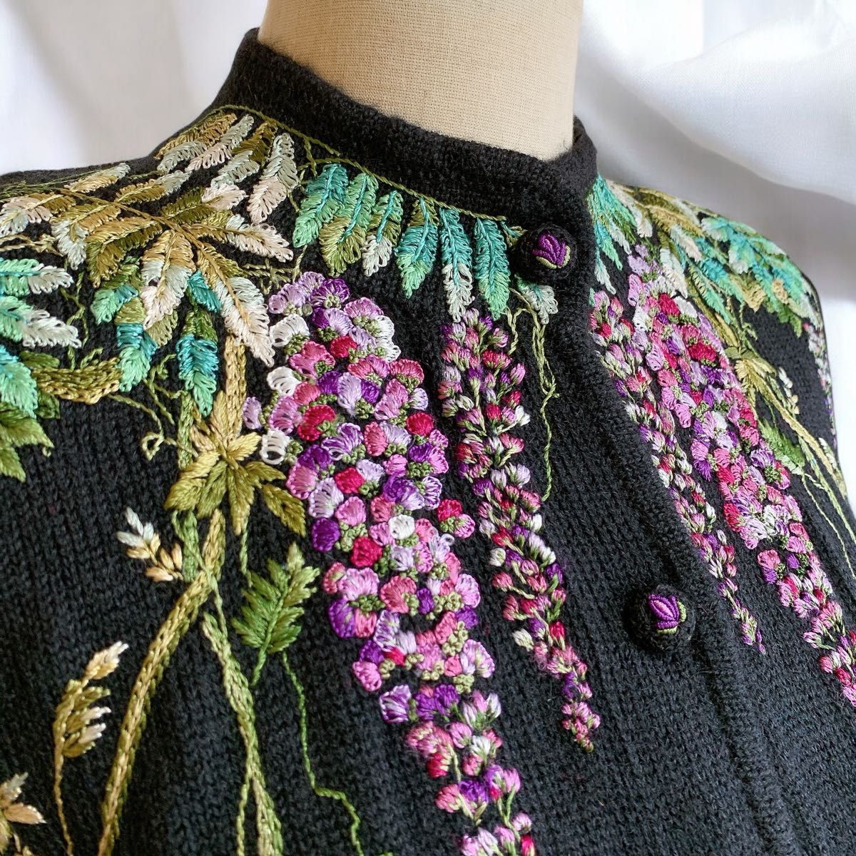 未使用品 タグ付き ROYAL ALPACA 高級ハンドニット 花柄刺繍 未使用品 タグ付き ROYAL ALPACA 高級ハンドニット 花柄刺繍