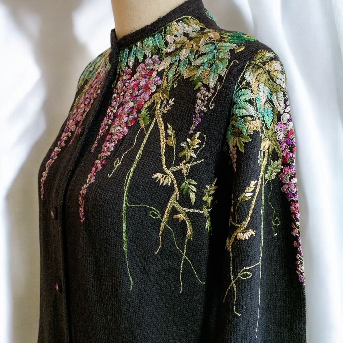未使用品 タグ付き ROYAL ALPACA 高級ハンドニット 花柄刺繍 未使用品 タグ付き ROYAL ALPACA 高級ハンドニット 花柄刺繍
