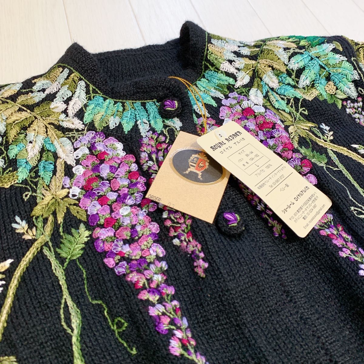 未使用品 タグ付き ROYAL ALPACA 高級ハンドニット 花柄刺繍 未使用品 タグ付き ROYAL ALPACA 高級ハンドニット 花柄刺繍