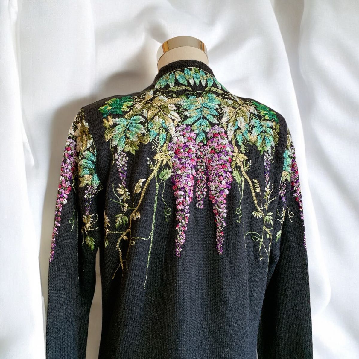 未使用品 タグ付き ROYAL ALPACA 高級ハンドニット 花柄刺繍 未使用品 タグ付き ROYAL ALPACA 高級ハンドニット 花柄刺繍