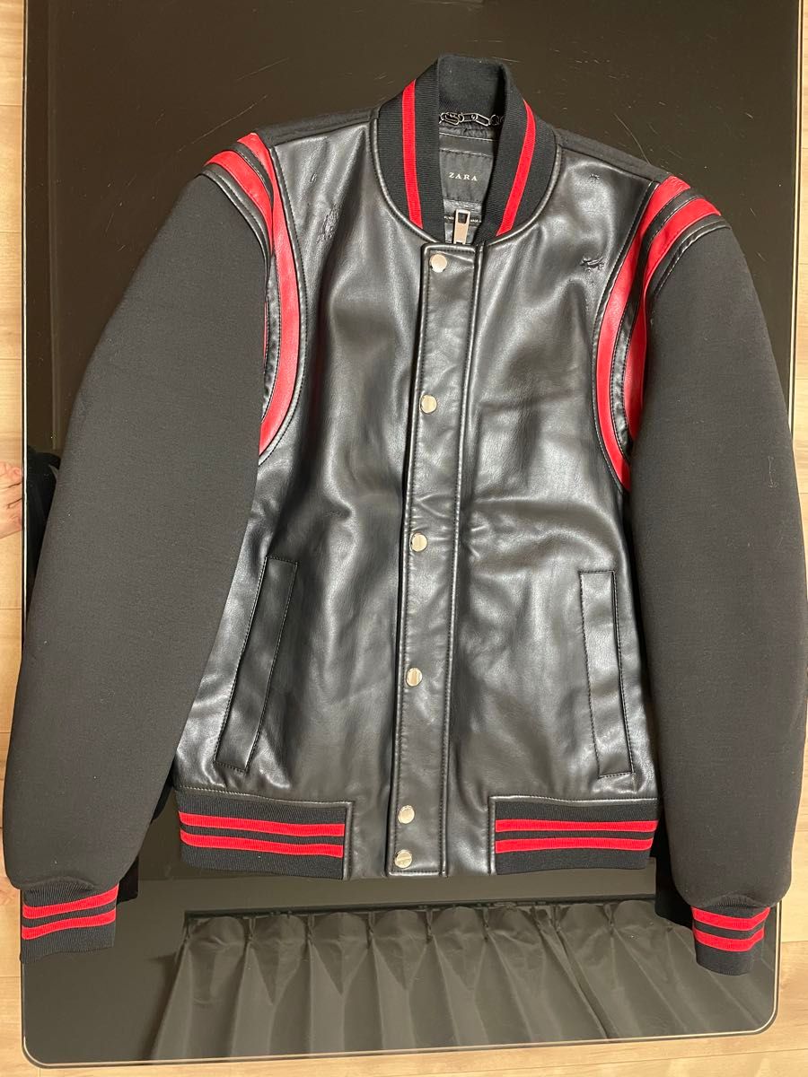 ZARA スタジャン 黒と赤 レザーとスウェット|Yahoo!フリマ(旧 ZARA スタジャン 黒と赤 レザーとスウェット|Yahoo!フリマ(旧