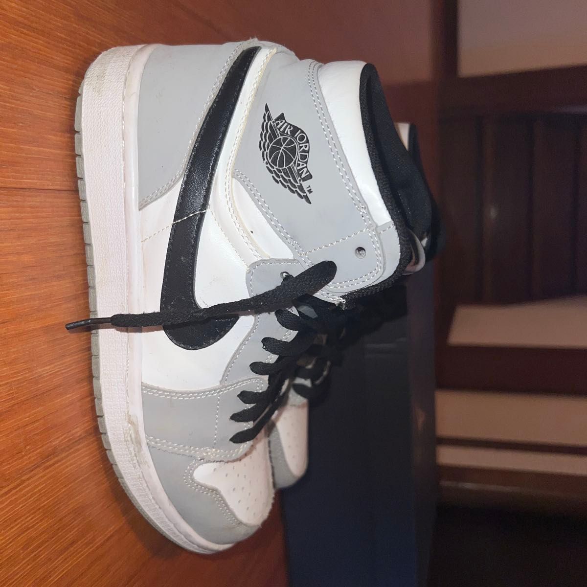 NIKE エアジョーダン1グレー