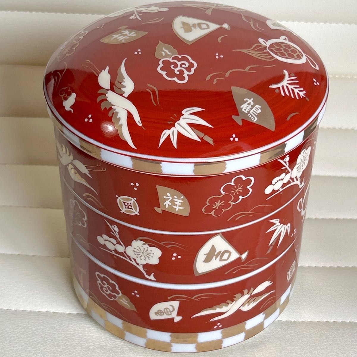 前畑陶器 縁起商店 赤絵 賀正紋 金彩 三段重 重箱 正月 おせち 前畑陶器 縁起商店 赤絵 賀正紋 金彩 三段重 重箱 正月 おせち