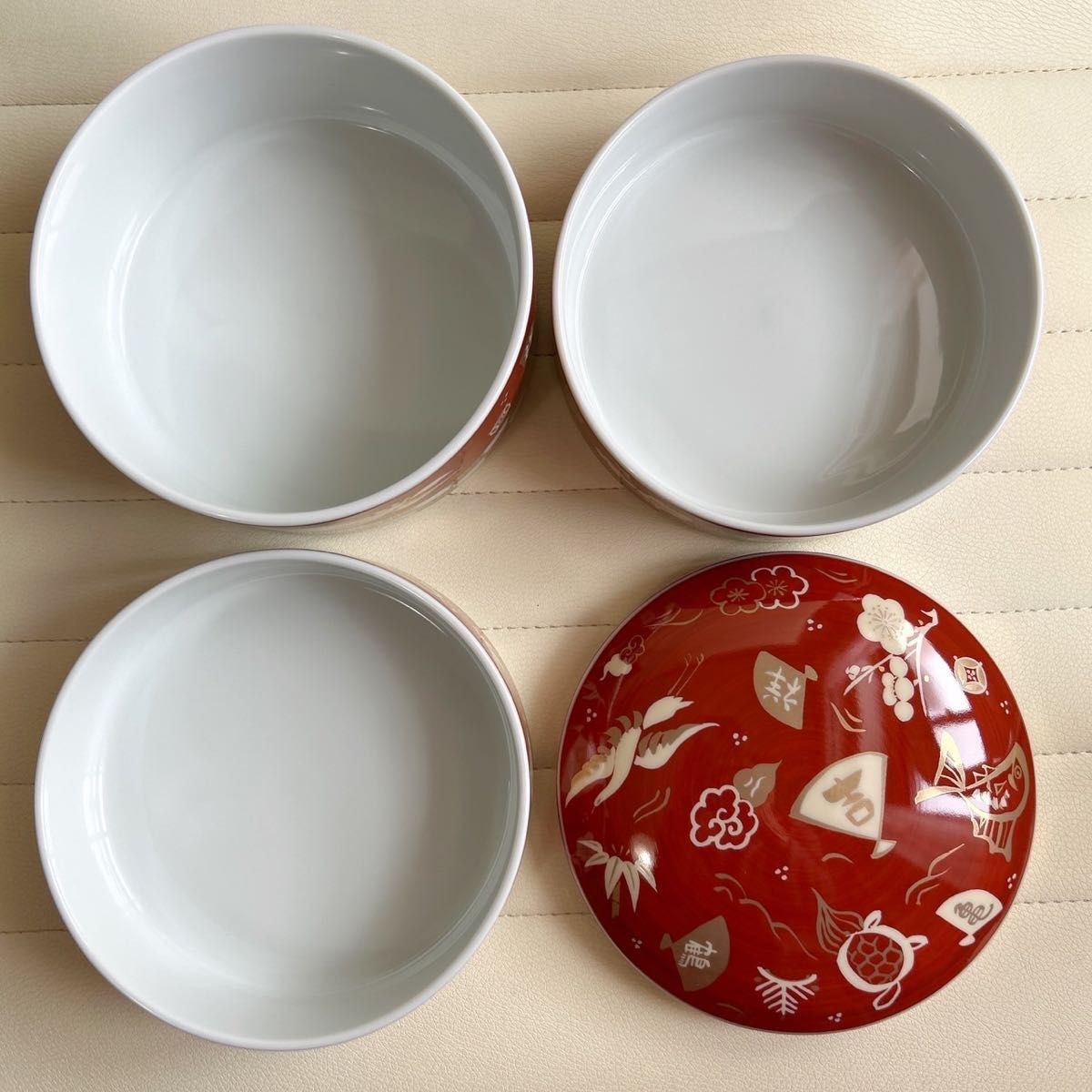 前畑陶器 縁起商店 赤絵 賀正紋 金彩 三段重 重箱 正月 おせち 前畑陶器 縁起商店 赤絵 賀正紋 金彩 三段重 重箱 正月 おせち