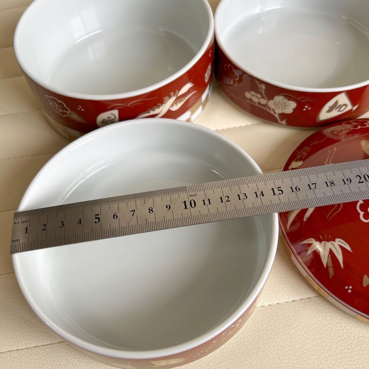 前畑陶器 縁起商店 赤絵 賀正紋 金彩 三段重 重箱 正月 おせち 前畑陶器 縁起商店 赤絵 賀正紋 金彩 三段重 重箱 正月 おせち