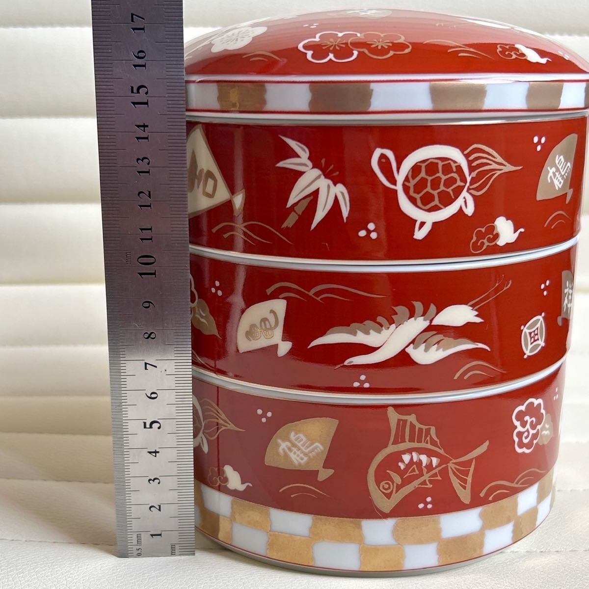 前畑陶器 縁起商店 赤絵 賀正紋 金彩 三段重 重箱 正月 おせち 前畑陶器 縁起商店 赤絵 賀正紋 金彩 三段重 重箱 正月 おせち