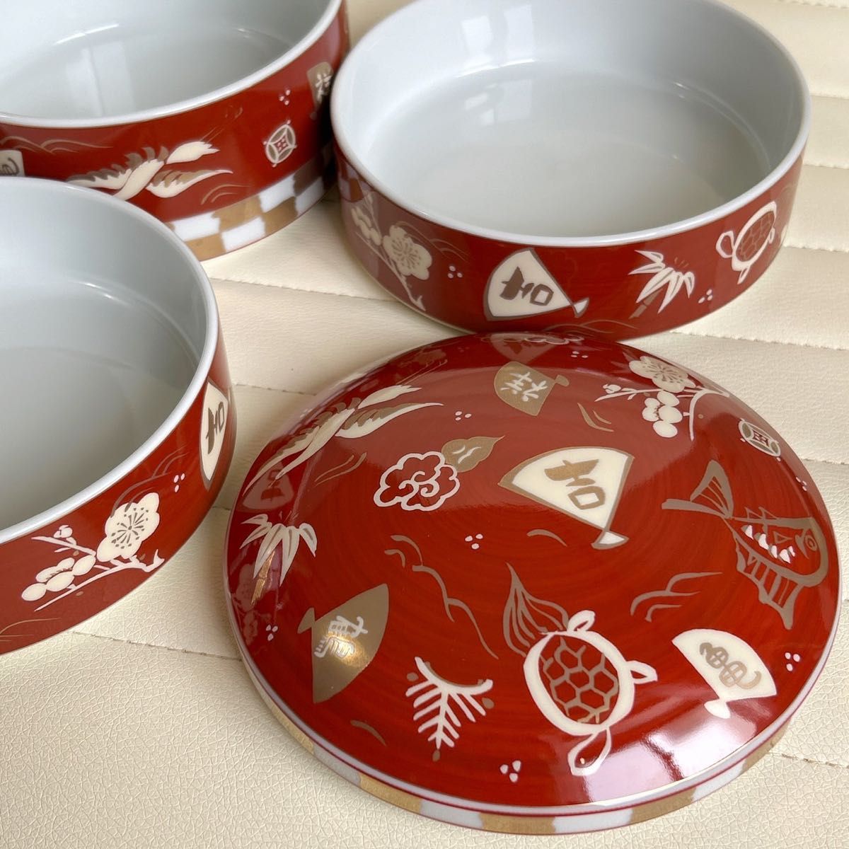 前畑陶器 縁起商店 赤絵 賀正紋 金彩 三段重 重箱 正月 おせち 前畑陶器 縁起商店 赤絵 賀正紋 金彩 三段重 重箱 正月 おせち