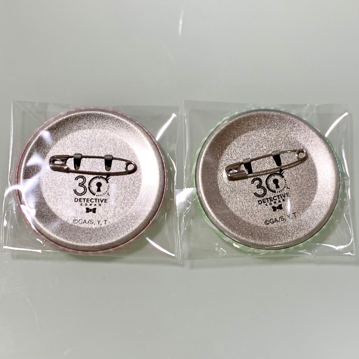 名探偵コナン 30周年記念 中国限定 缶バッジ 服部平次&赤井秀一 名探偵コナン 30周年記念 中国限定 缶バッジ 服部平次&赤井秀一