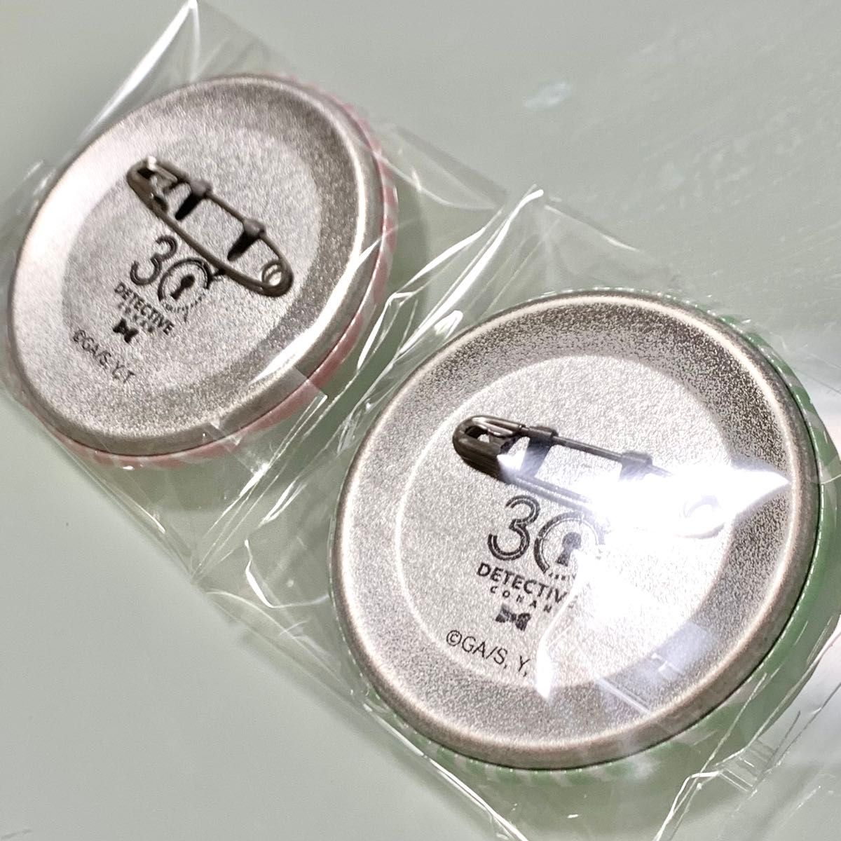名探偵コナン 30周年記念 中国限定 缶バッジ 服部平次&赤井秀一 名探偵コナン 30周年記念 中国限定 缶バッジ 服部平次&赤井秀一