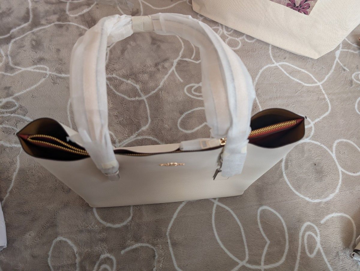 2025年福袋 COACHの爽やかな白のトートバッグ レザー|Yahoo 2025年福袋 COACHの爽やかな白のトートバッグ レザー|Yahoo