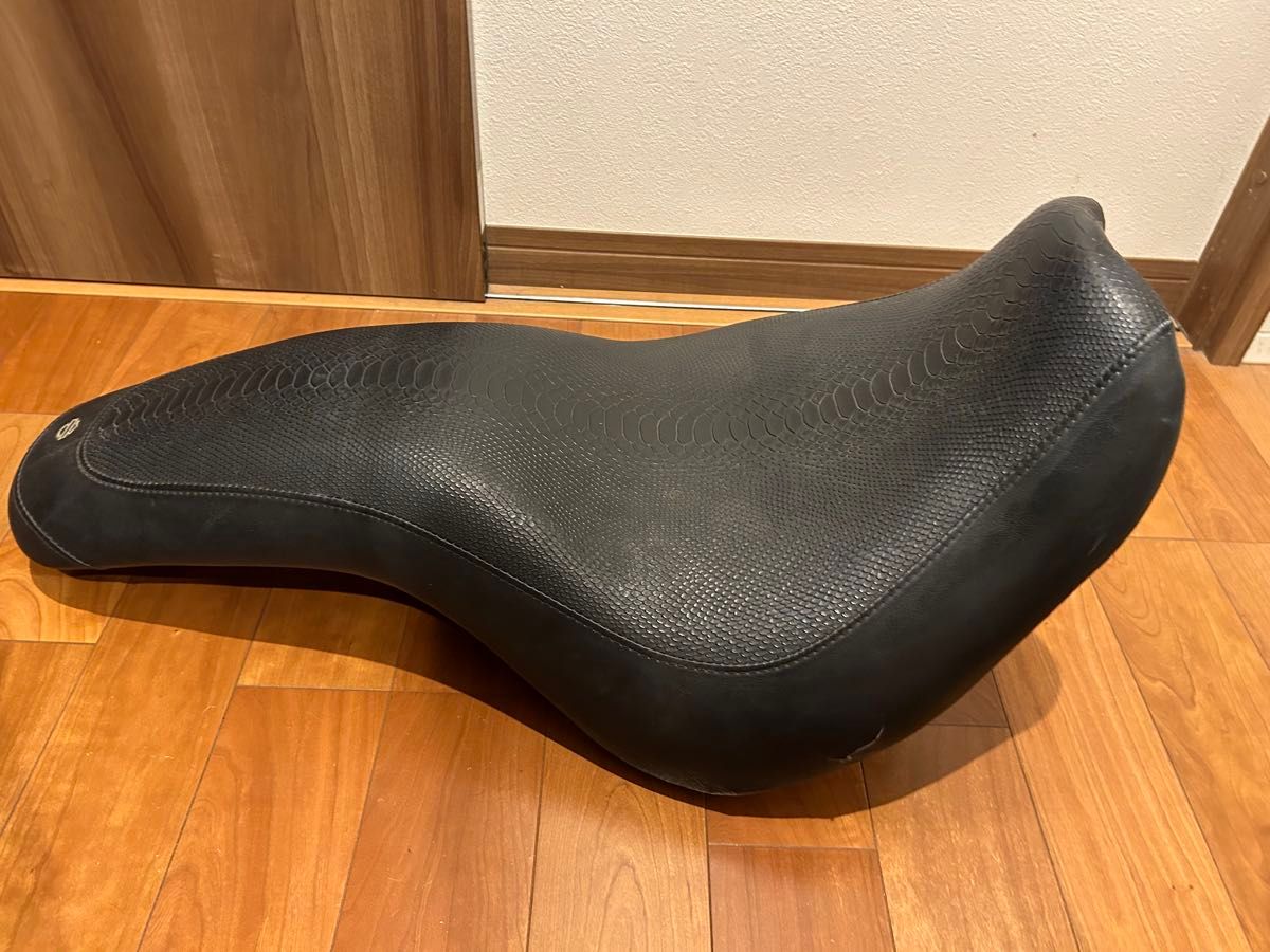 ハーレー オプション コブラシート FXST